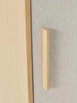 Chiffonnier de madera con frente tapizado Wisp