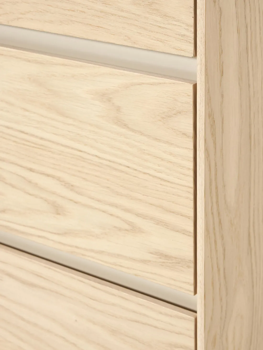 Cómoda de madera Larsen