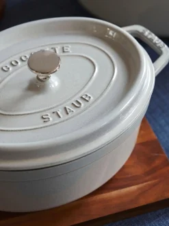 Cocotte ovalada de hierro fundido Signature Collection