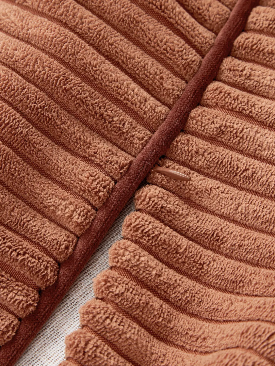 Cojín alargado de pana Kylen