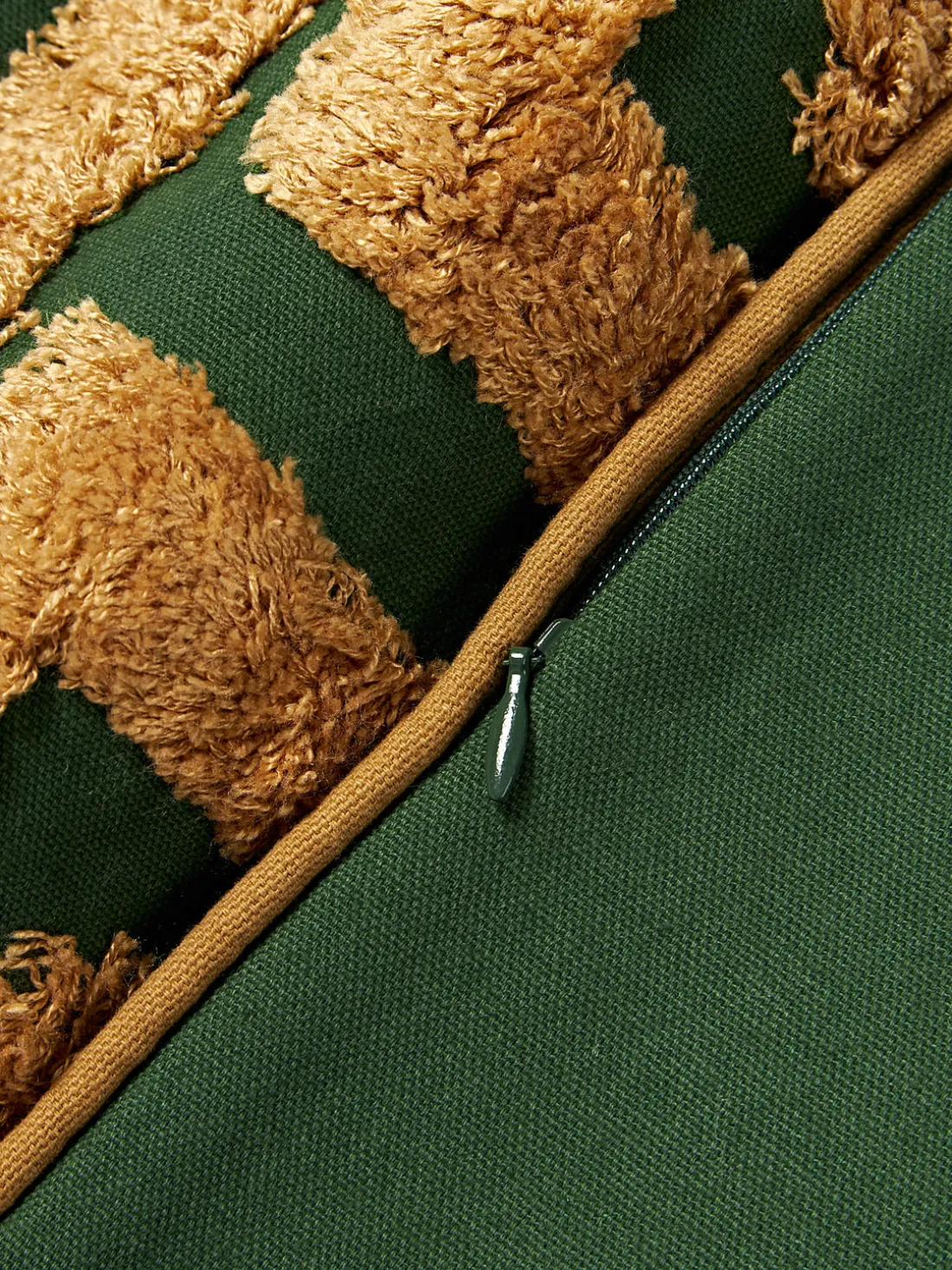 Cojín artesanal con decoración empenachada Cleo