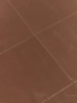 Cojín de suelo artesanal de cuero Raven