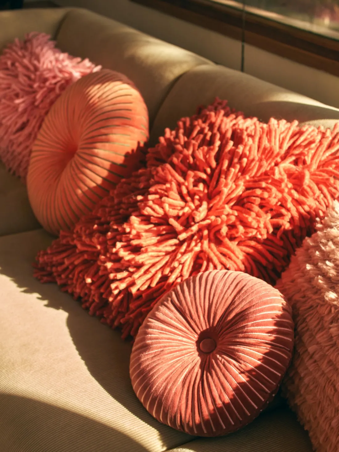 Cojín redondo artesanal de algodón Ripple, Ø 35 cm