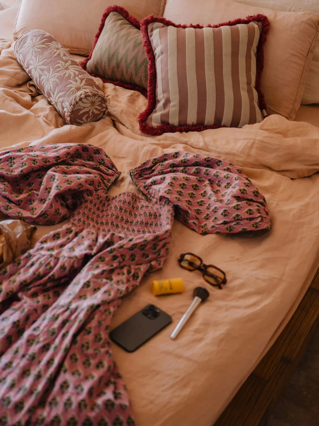 Cojín reversible artesanal para exterior Jackie & Rosita