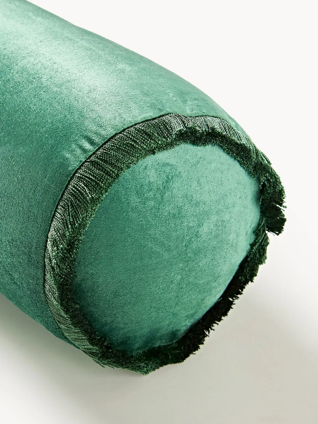 Cojín rulo co flecos Nikita