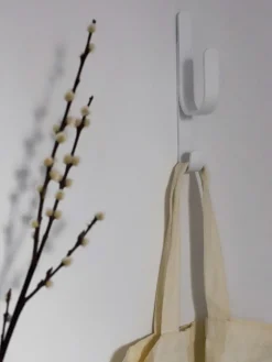 Colgador de madera artesanal Emmia