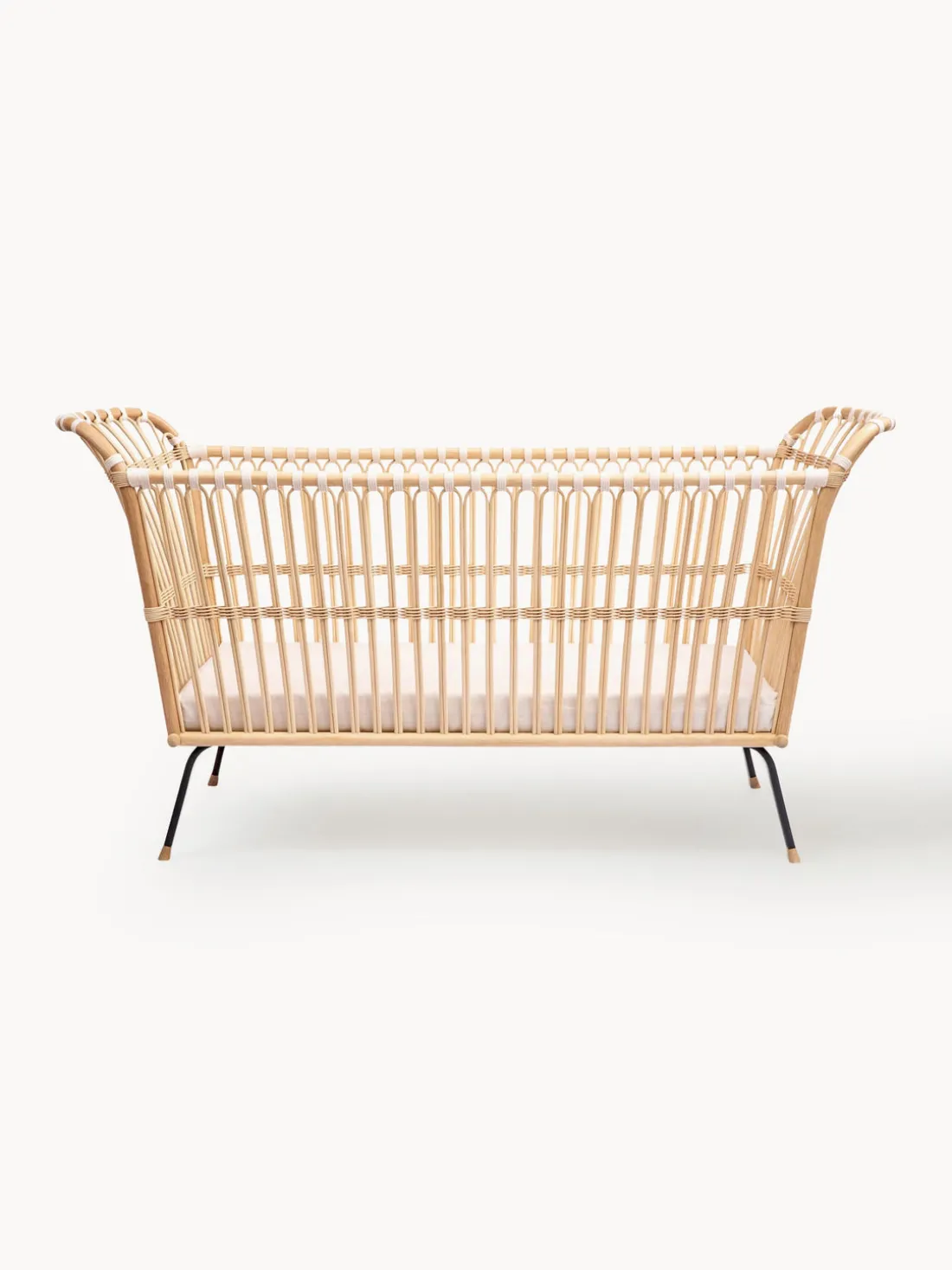 Cuna artesanal de ratán Frederick