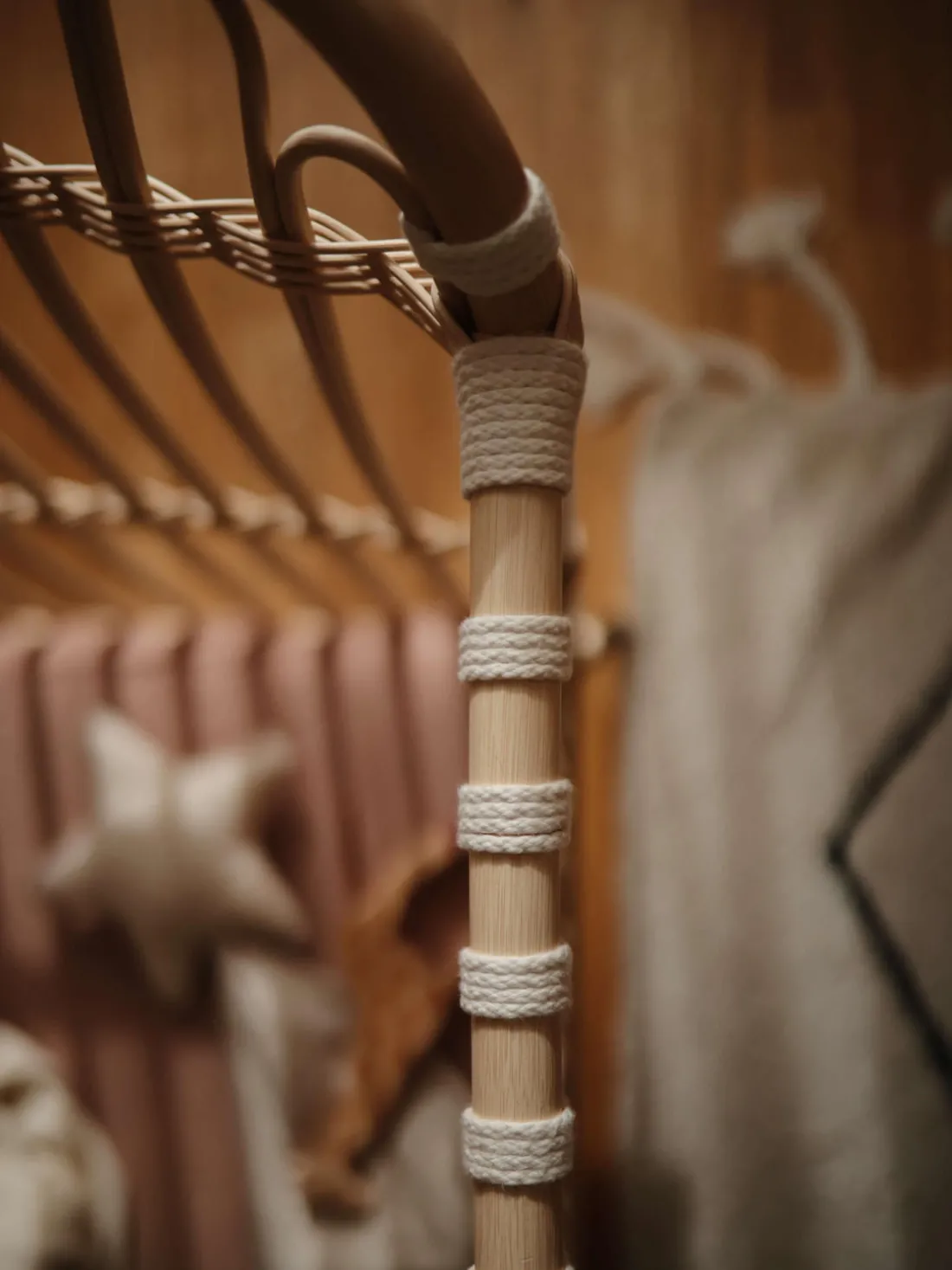 Cuna artesanal de ratán Frederick