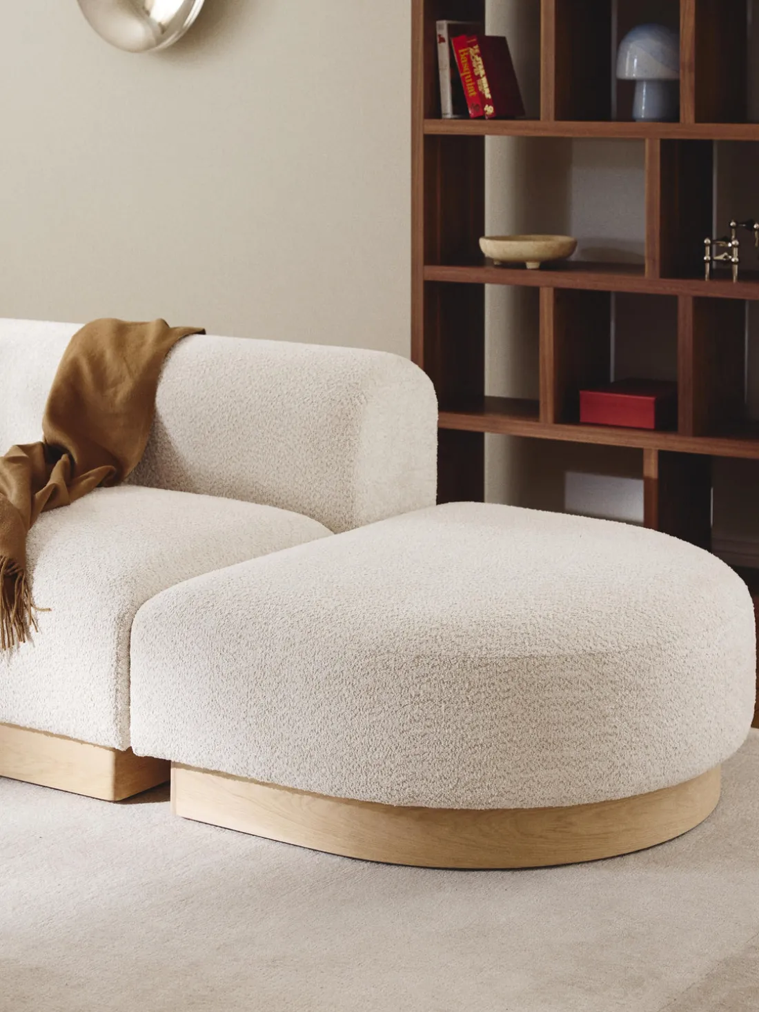 Diván modular de borreguillo bouclé con reposapiés Natalie