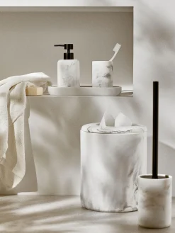 Escobilla de baño en look mármol Kyle