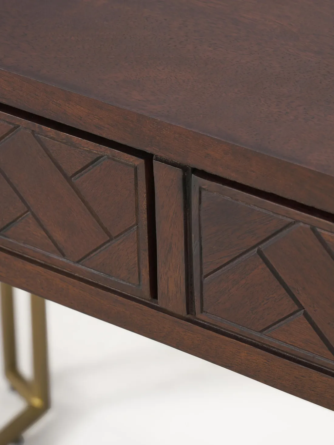 Escritorio de madera de mango con diseño de espiga Luca