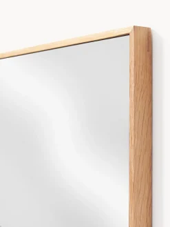 Espejo cuadrado de pie con marco de roble Avery