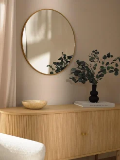 Espejo de pared redondo con marco de madera de roble Avery