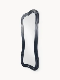 Espejo de pie con marco ondulado Cosimo