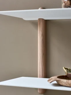 Estante de pared de madera de roble Nivo