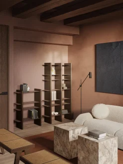 Estantería alta con elementos de metal Rami