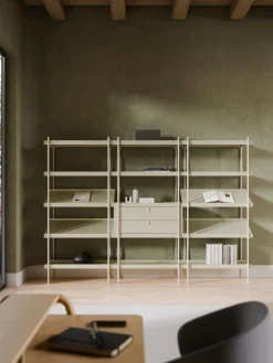 Estantería alta con marco inclinado Rio