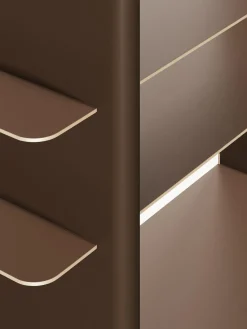 Estantería con elementos de metal Rami