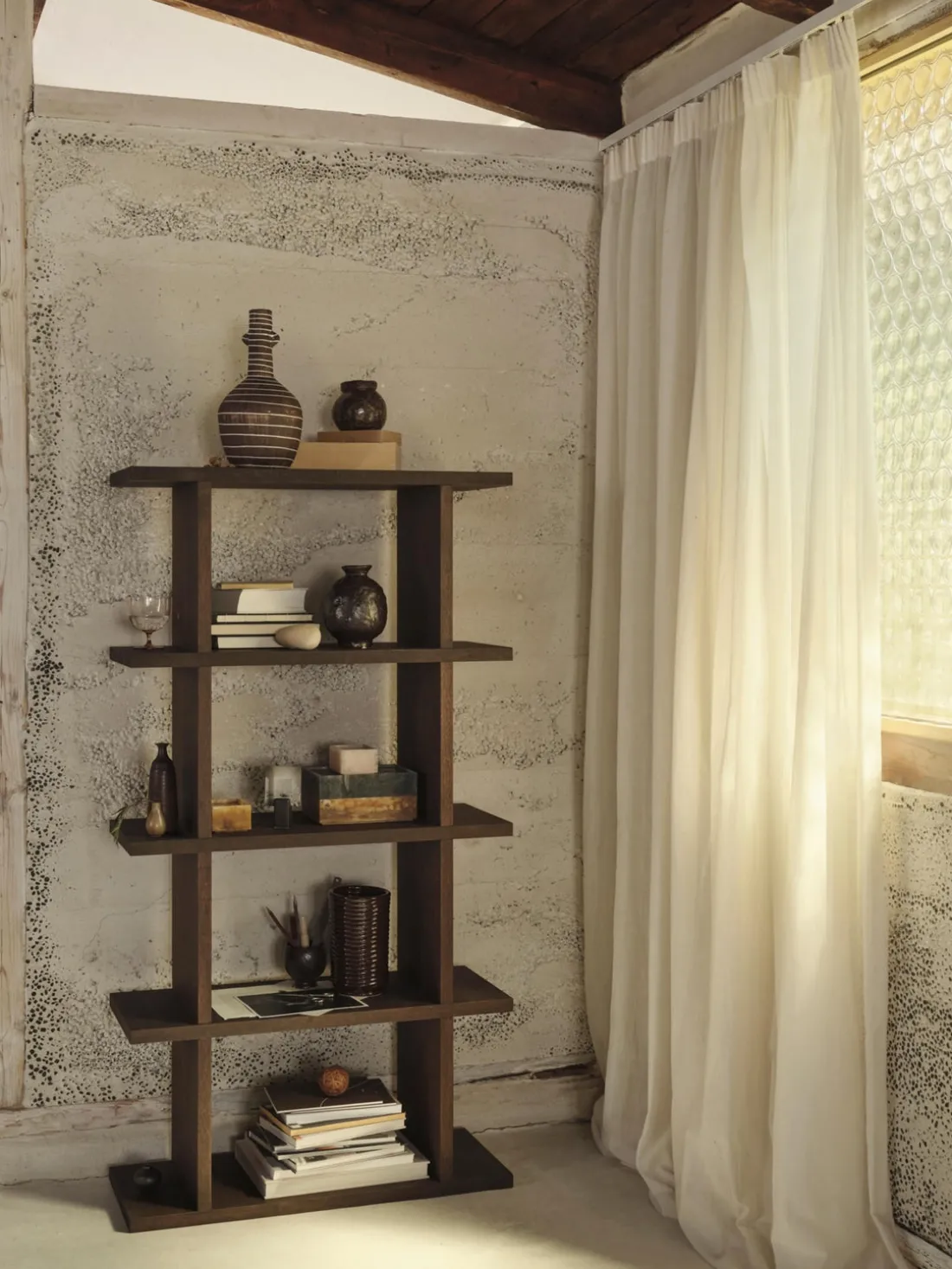 Estantería de madera Kona