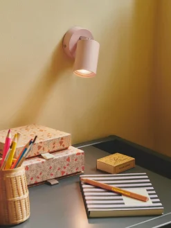 Foco de pared pequeño con enchufe Explore