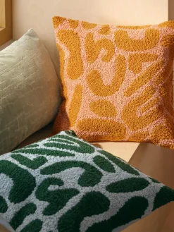 Funda de cojín artesanal con mechones en bucle Soma