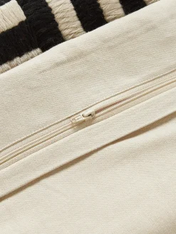 Funda de cojín artesanal con rayas bordadas Henry