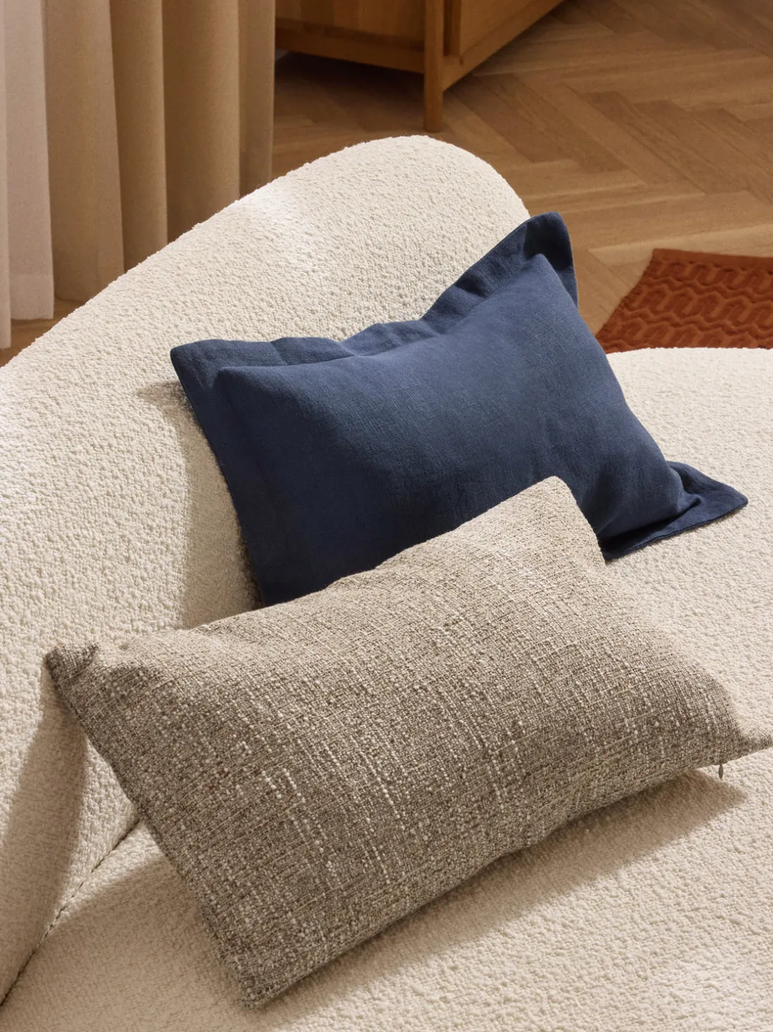 Funda de cojín de lino con dobladillo elevado Taryn