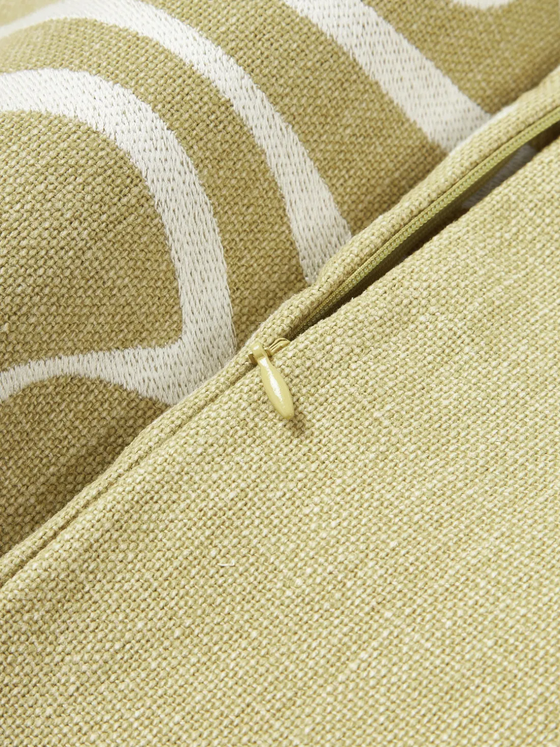 Funda de cojín para exterior con estampado de ondas bordadas Shanti