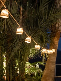 Guirnalda de luces LED artesanal Aurora, 300 cm