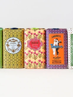 Jabón artesanal Chic (lavanda, kiwi, pimienta rosa y sándalo)