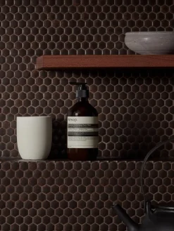 Jabón de manos artesanal Reverence (piedra pómez, bergamota)