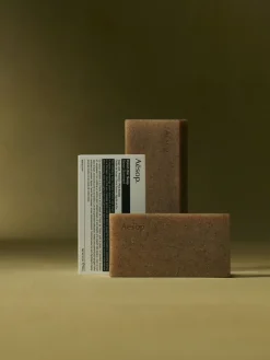 Jabón en barra Polish (hoja de salvia, piedra pómez, aguja de pino)