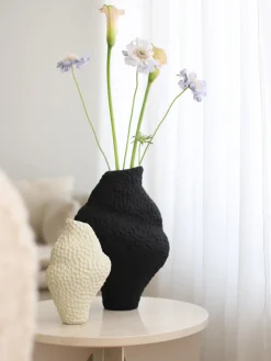 Jarrón de diseño con forma orgánica Isla, Al 32 cm