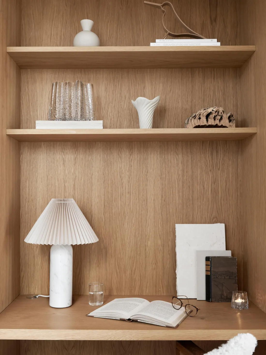 Jarrón de vidrio soplado artesanalmente con relieves Gry, 19 cm