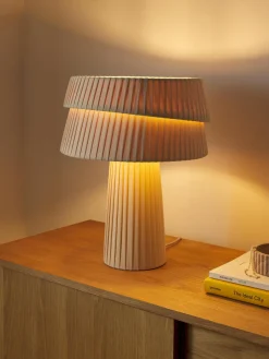 Lámpara de mesa con pantala asimetrica Nyla