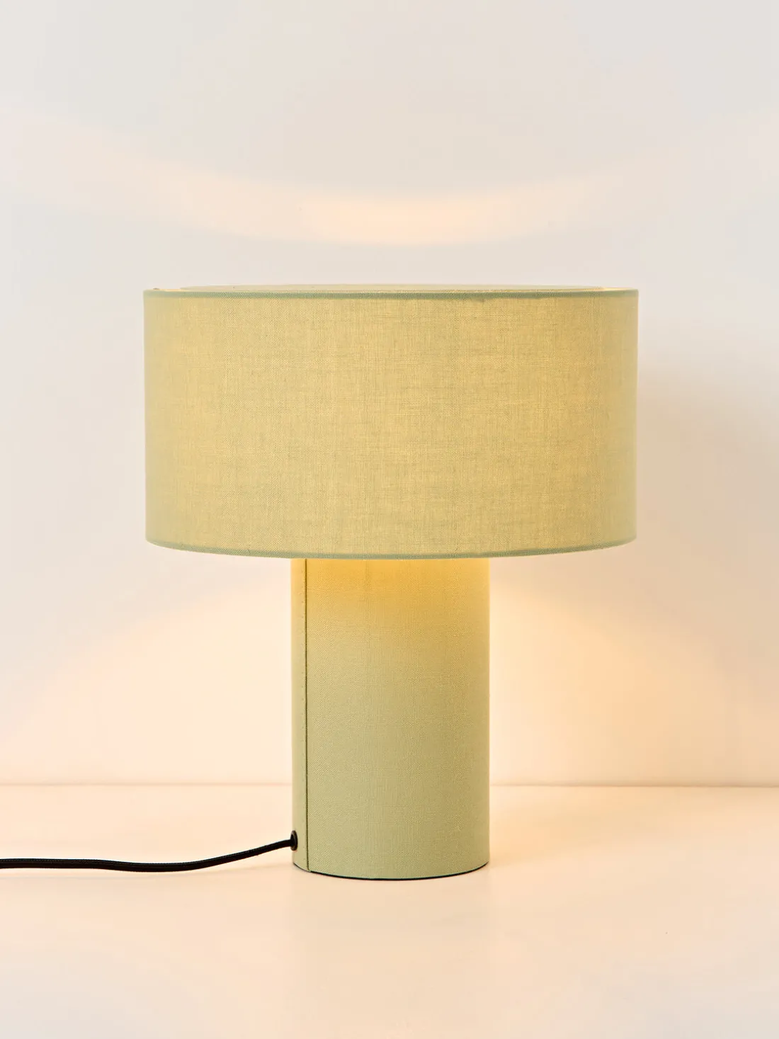 Lámpara de mesa de lino Ron