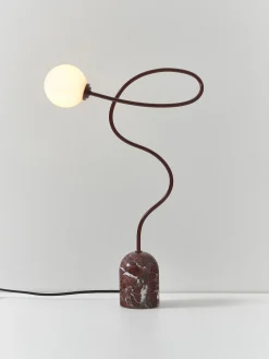 Lámpara de mesa de mármol Alina