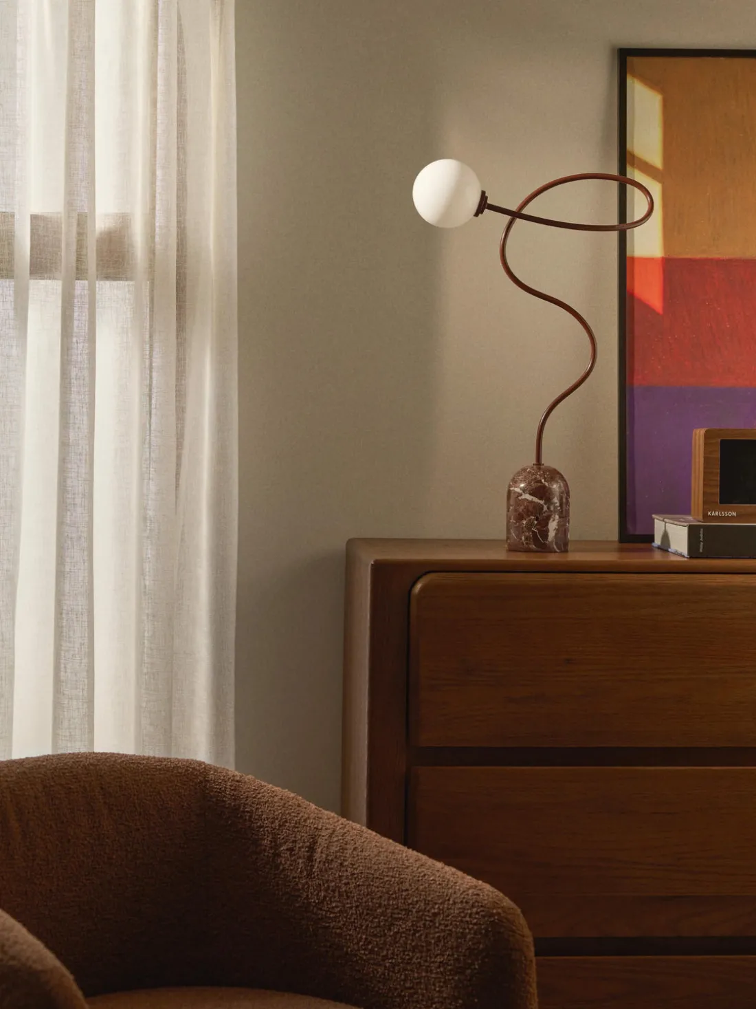 Lámpara de mesa de mármol Alina