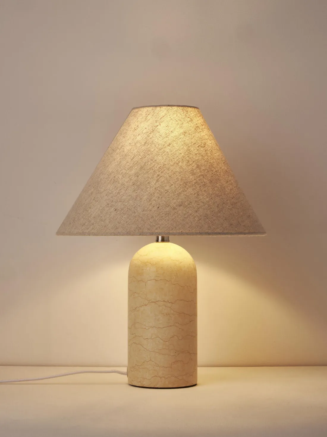 Lámpara de mesa de mármol Gia