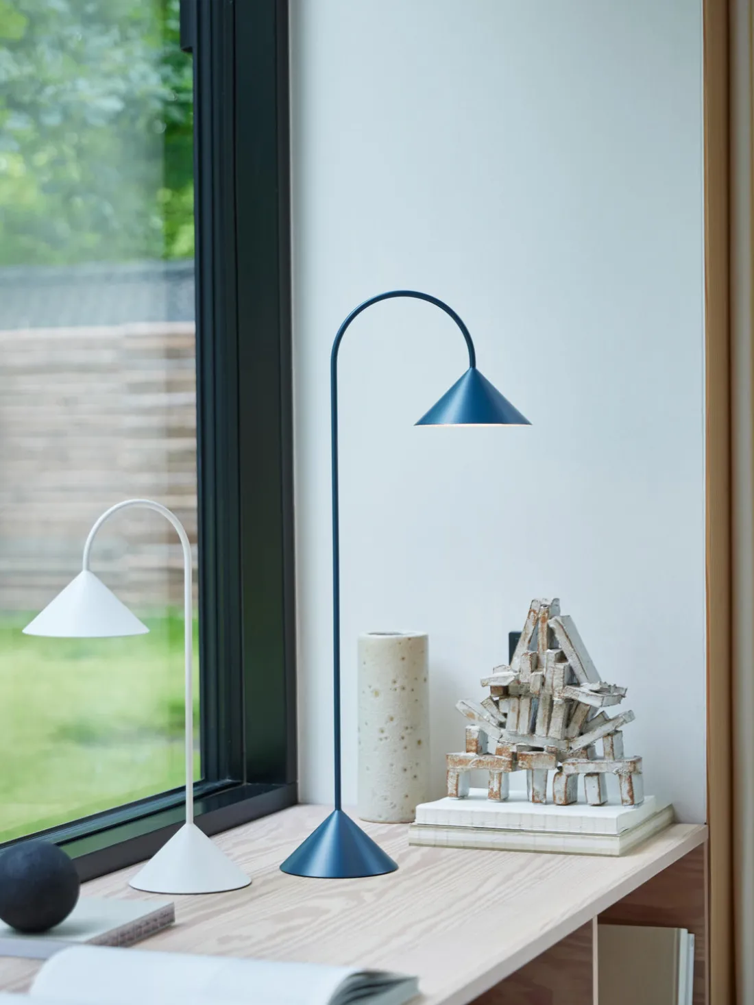 Lámpara de mesa LED para exterior regulable Grasp, pórtatil