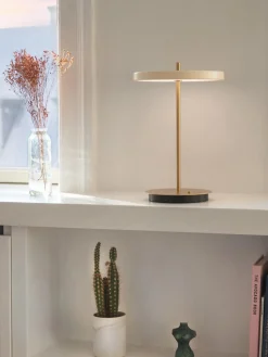 Lámpara de mesa LED pequeña regulable Asteria