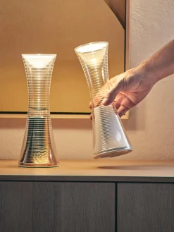 Lámpara de mesa LED pequeña regulable Come Together