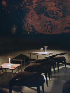 Lámpara de mesa LED pequeña regulable Gustave, portátil