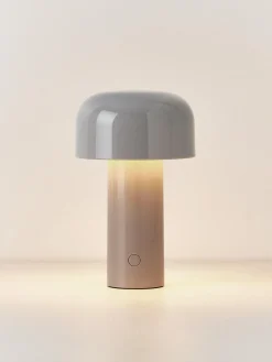 Lámpara de mesa LED pequeña regulable Bellhop, portátil