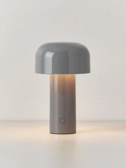 Lámpara de mesa LED pequeña regulable Bellhop, portátil