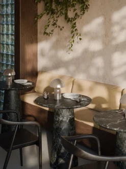 Lámpara de mesa LED pequeña regulable Walter, portátil