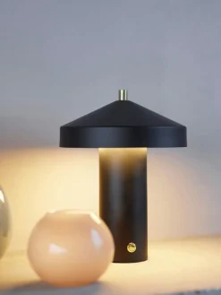 Lámpara de mesa LED pequeña regulable Hatto, portátil