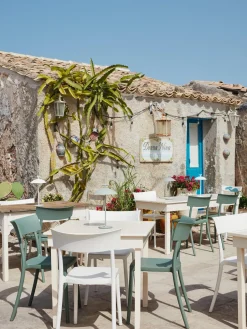 Lámpara de mesa LED regulable Mini Geen-a, portátil