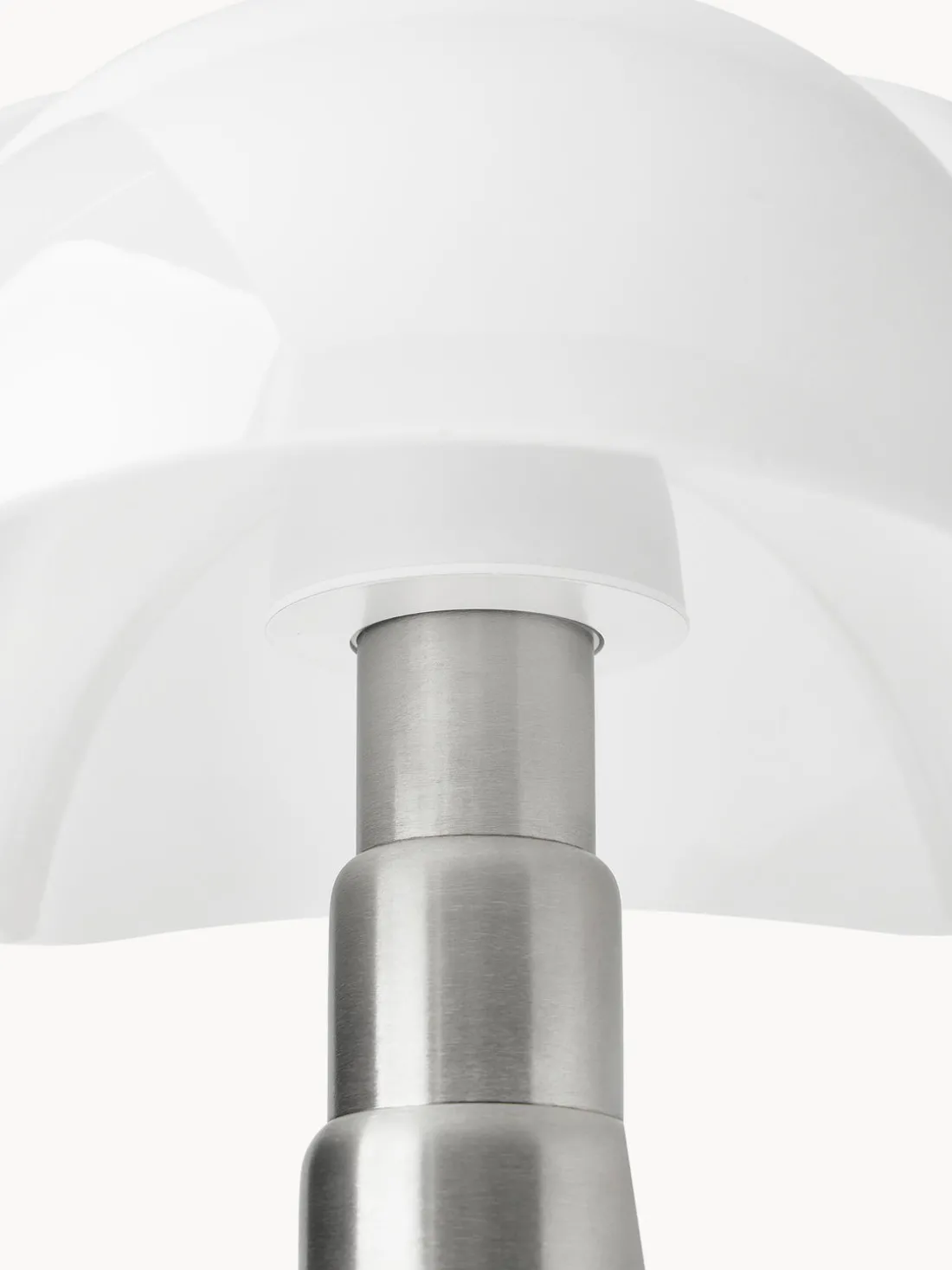 Lámpara de mesa LED regulable Pipistrello, portátil