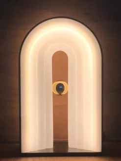 Lámpara de mesa LED regulable con disco difusor Castellum